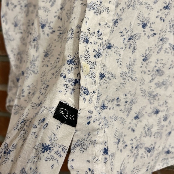 Rails Carson Beach Blues Linen Floral Button Up Size XL - Picture 5 of 6